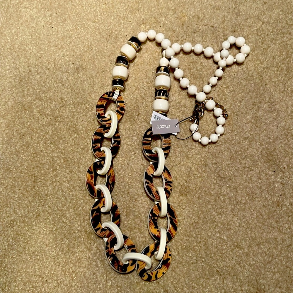 🆕 Chico’s Orana white and animal print single strand long necklace